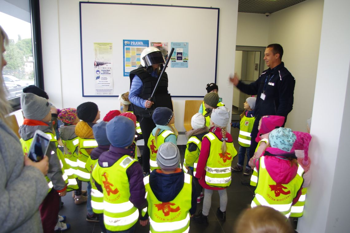 Komisariat policji odwiedziły przedszkolaki Komisariat policji odwiedziły przedszkolaki