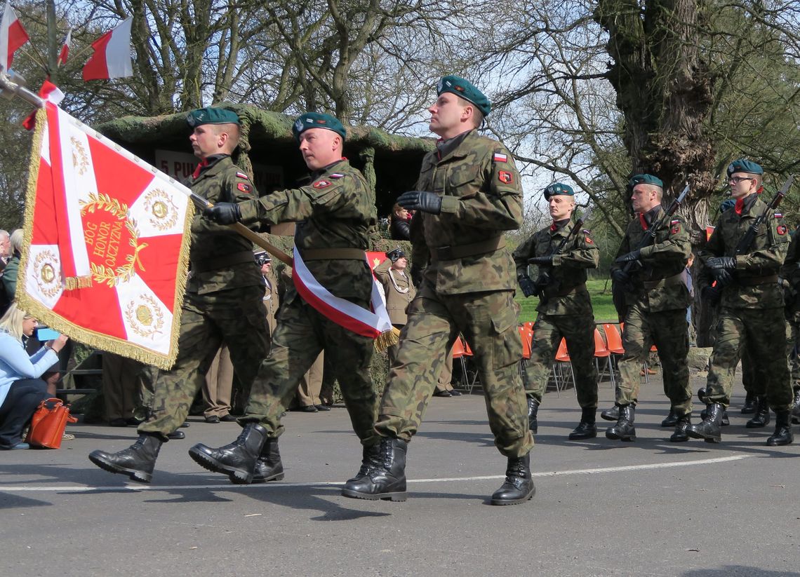 Kompania Reprezentacyjna Wojska Polskiego przemaszeruje ulicami miasta Kompania Reprezentacyjna Wojska Polskiego przemaszeruje ulicami miasta