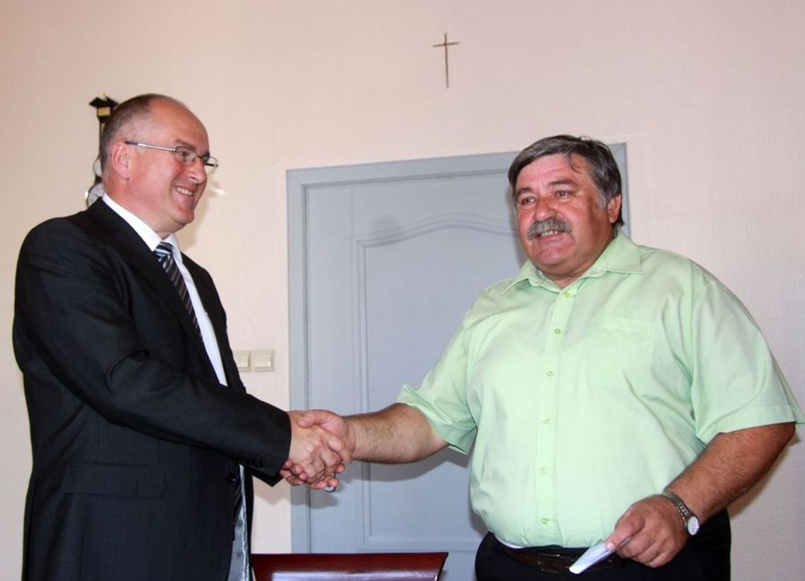 Komu burmistrz wręczył tysiąc złotych Komu burmistrz wręczył tysiąc złotych