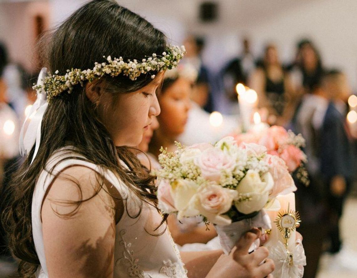 Komunia 2026: Luksusowe przyjęcia czy powrót do skromności – jak zmieniają się polskie tradycje Komunia 2026: Luksusowe przyjęcia czy powrót do skromności – jak zmieniają się polskie tradycje