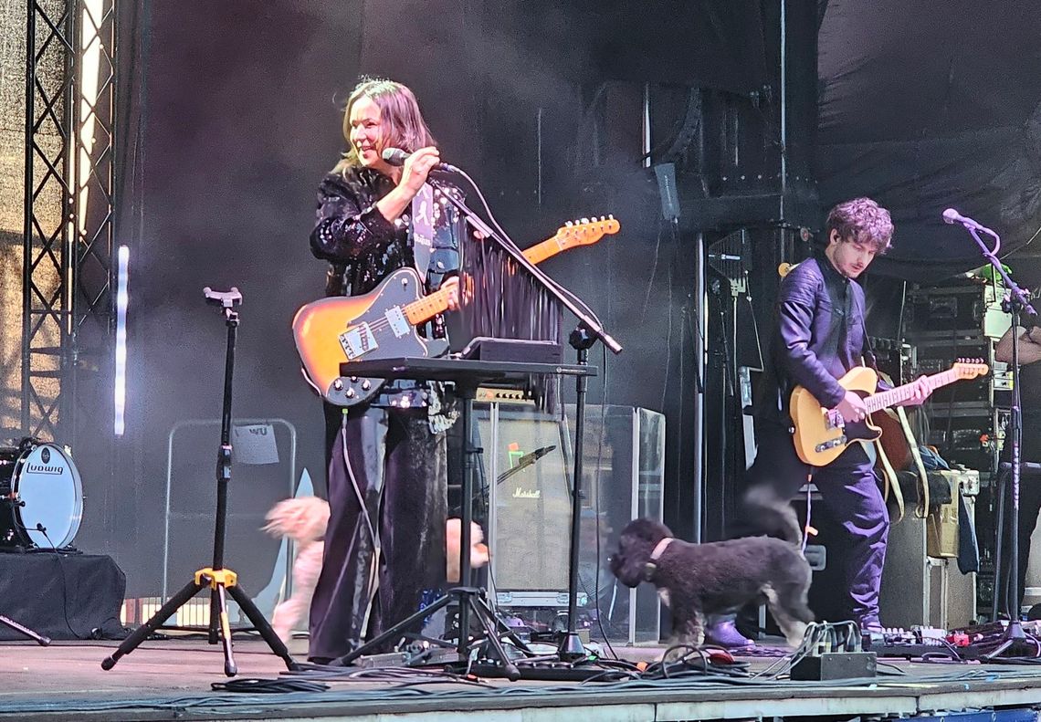 Koncert Kasi Kowalskiej z dwiema wpadkami [WIDEO]