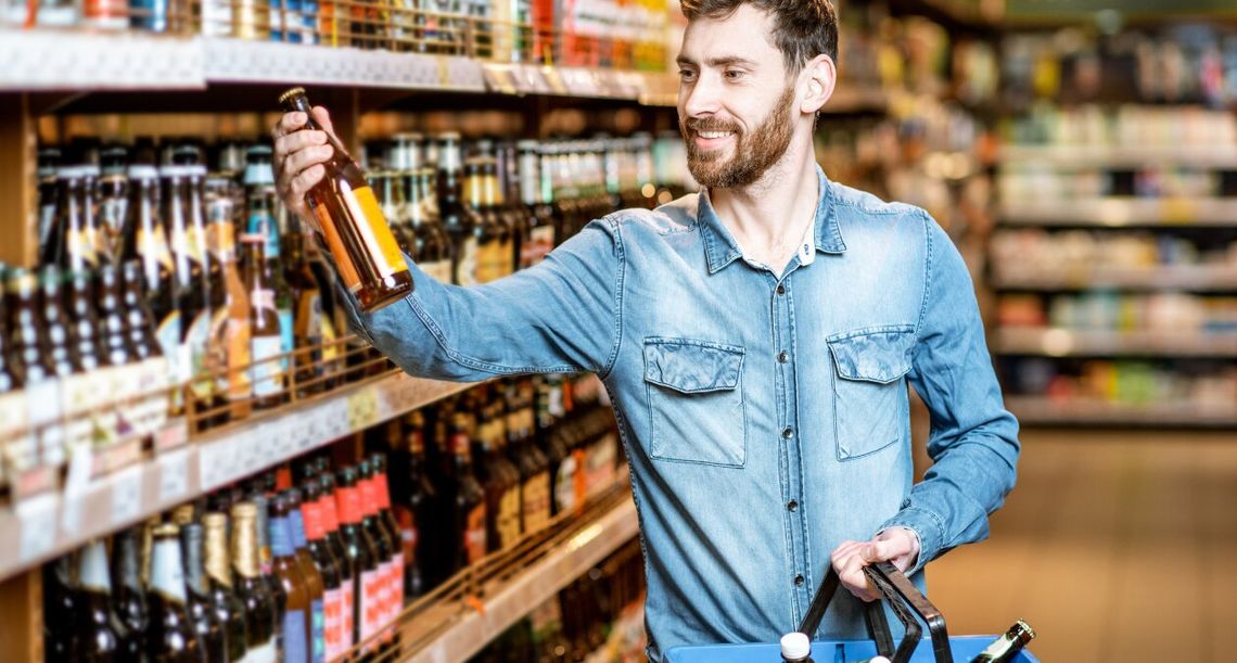 Nocny zakaz sprzedaży alkoholu. Sprawdź, co dokładnie zmienią nowe przepisy Sejmu Nocny zakaz sprzedaży alkoholu. Sprawdź, co dokładnie zmienią nowe przepisy Sejmu