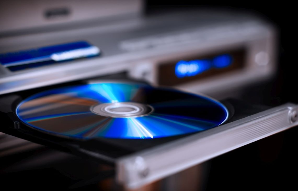 Znikają filmy na DVD i Blue-ray. Cyfrowa zmiana w naszym kraju