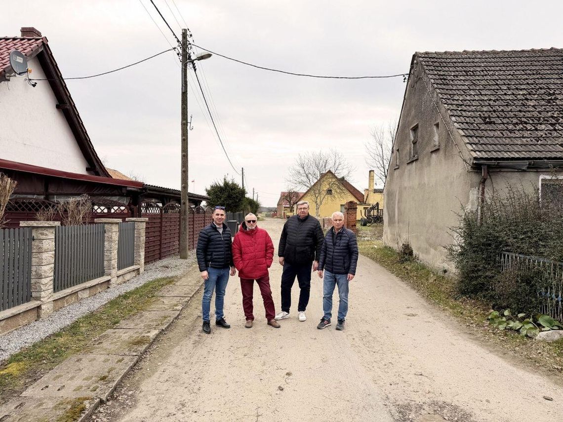 Koniec z kurzem i piachem na południu powiatu gryfińskiego. Plac budowy oficjalnie przekazany i ruszają prace