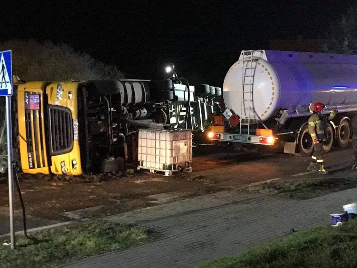 Kontakt z kierowcą utrudniony. Strażacy zapobiegli katastrofie ekologicznej po wypadku cysterny Kontakt z kierowcą utrudniony. Strażacy zapobiegli katastrofie ekologicznej po wypadku cysterny