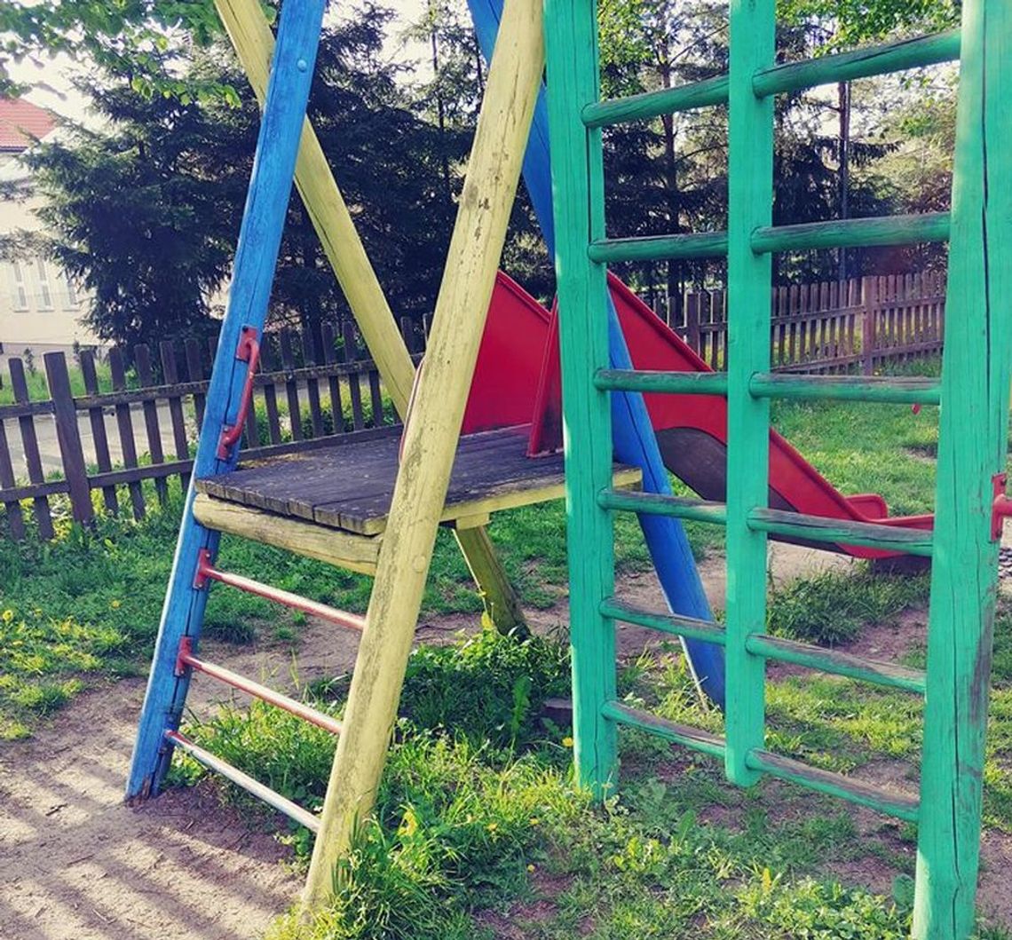 Kontrolujemy place zabaw - gmina odpowiada na apel rodzica Kontrolujemy place zabaw - gmina odpowiada na apel rodzica
