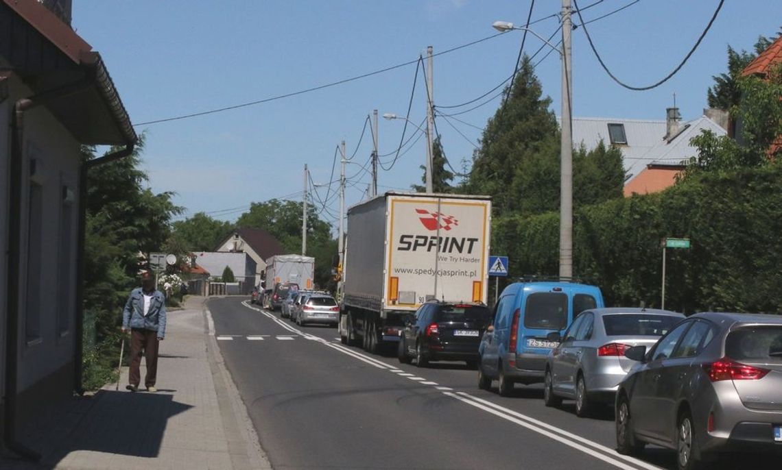 Korek na trasie z Gryfina do Szczecina Korek na trasie z Gryfina do Szczecina