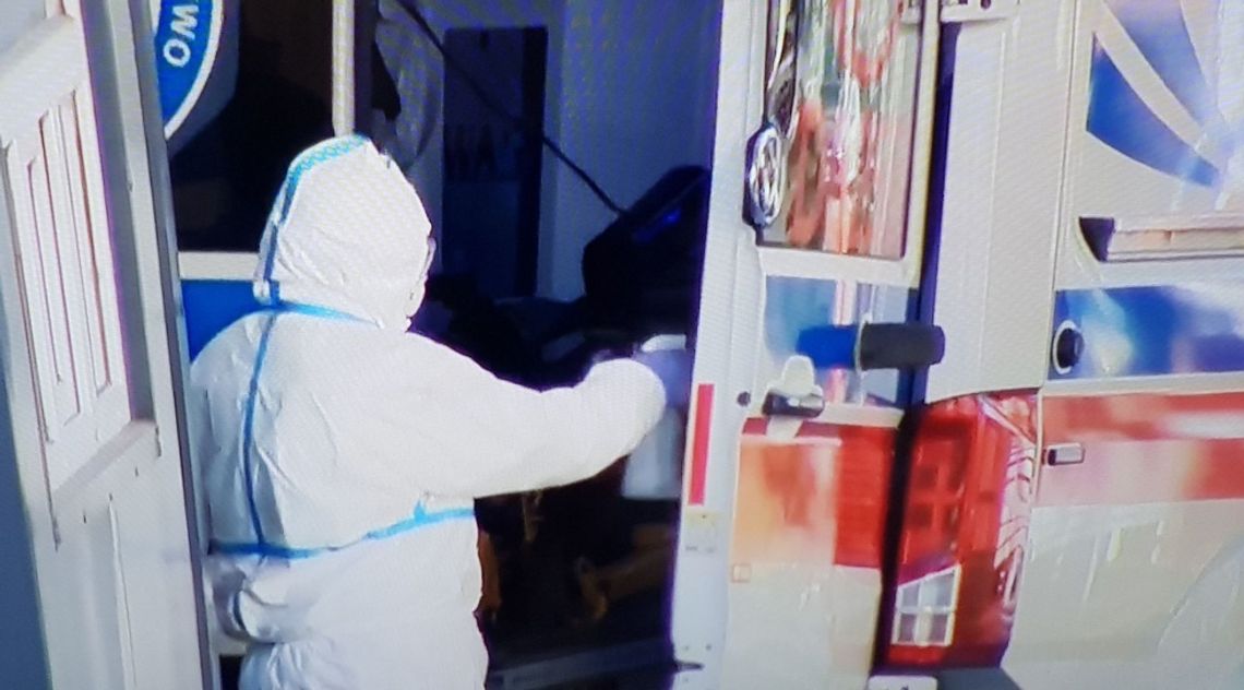 Koronawirusem zakażone kobieta w średnim wieku i dziecko Koronawirusem zakażone kobieta w średnim wieku i dziecko