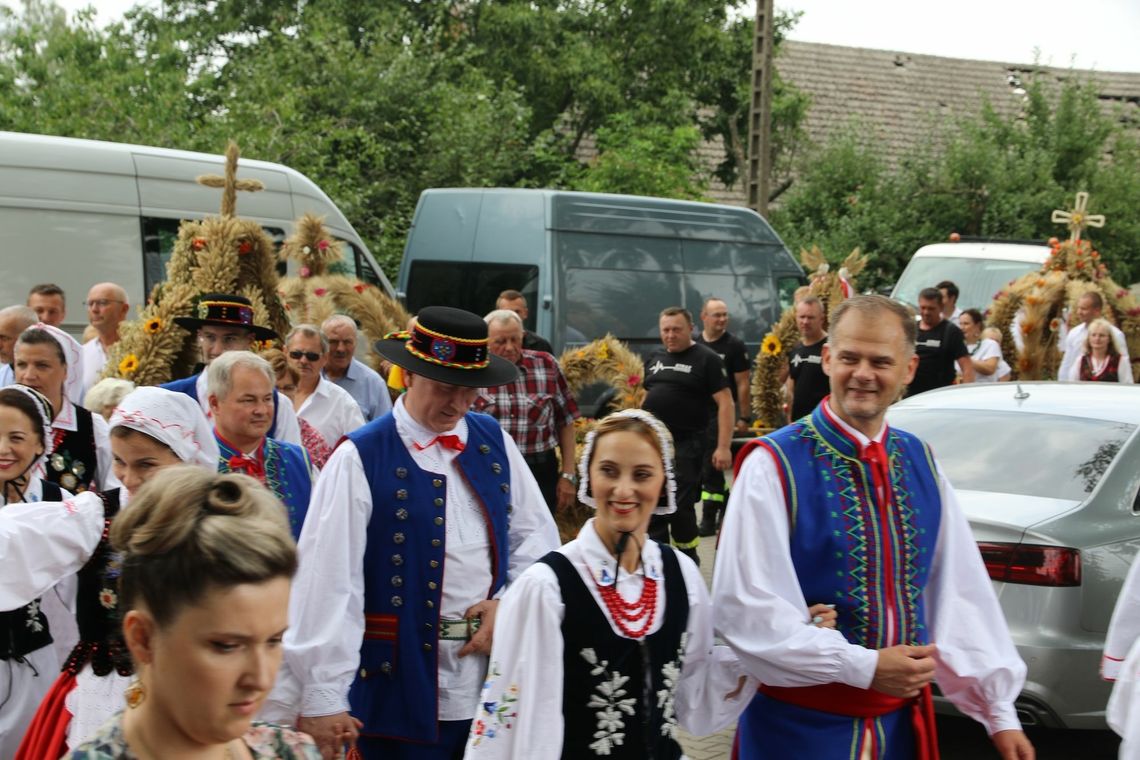 Korowód dożynkowy przeszedł ulicami Bań [ZDJĘCIA]