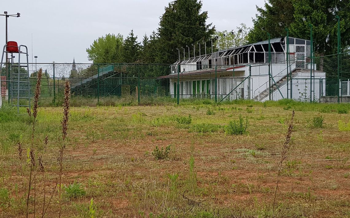 Korty wydzierżawione bezprzetargowo. Radni pozwolili burmistrzowi oddać część obiektów sportowych Korty wydzierżawione bezprzetargowo. Radni pozwolili burmistrzowi oddać część obiektów sportowych