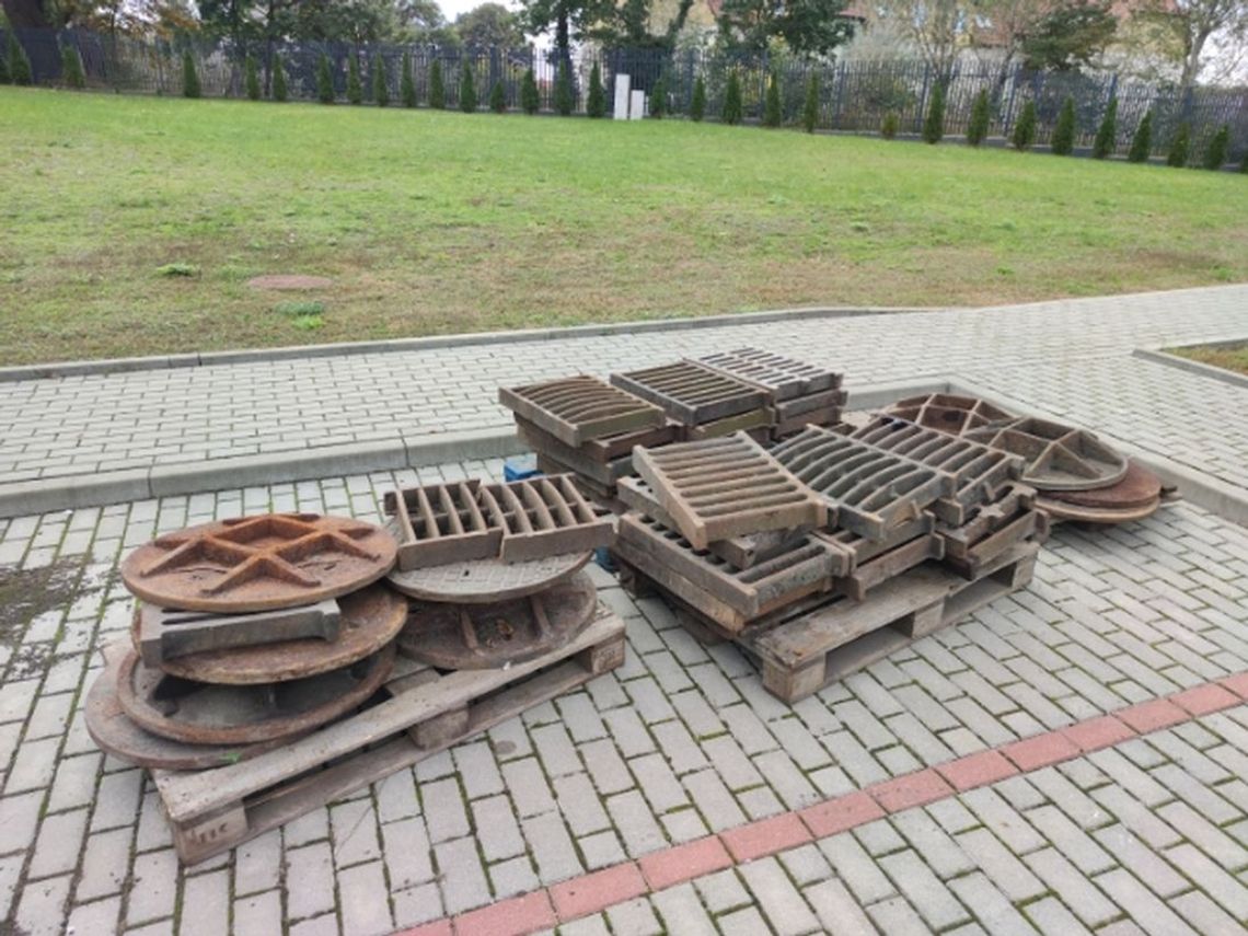 Kradł pokrywy i kraty ze studzienek. Został złapany przez gryfińskich policjantów Kradł pokrywy i kraty ze studzienek. Został złapany przez gryfińskich policjantów