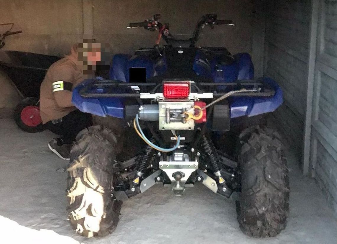 Kradli i wpadli. W dziupli znaleziono samochody, quady i rowery Kradli i wpadli. W dziupli znaleziono samochody, quady i rowery