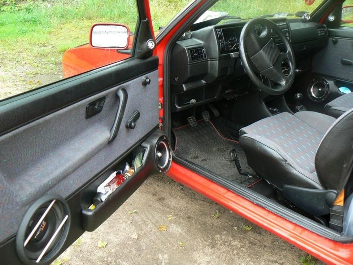 Kradzież metodą na uchyloną szybę Kradzież metodą na uchyloną szybę