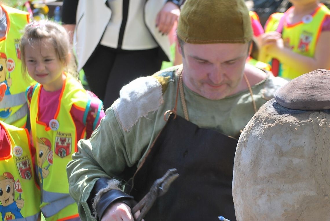 Kręcili się wokół kamienia Kręcili się wokół kamienia