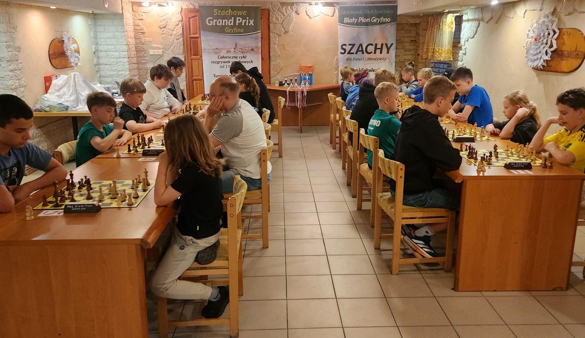 Królewska gra w Gryfinie: Za nami emocjonujący półmetek 28. Szachowego Grand Prix! Królewska gra w Gryfinie: Za nami emocjonujący półmetek 28. Szachowego Grand Prix!