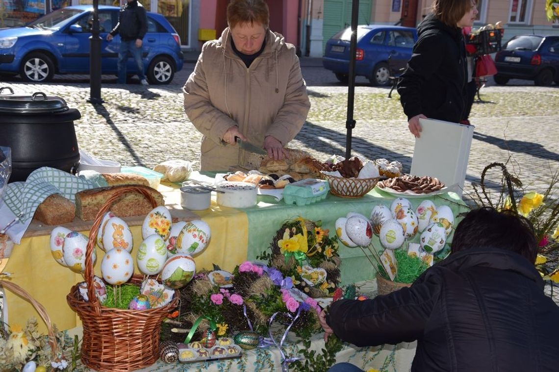 Królowały koguty i zające Królowały koguty i zające