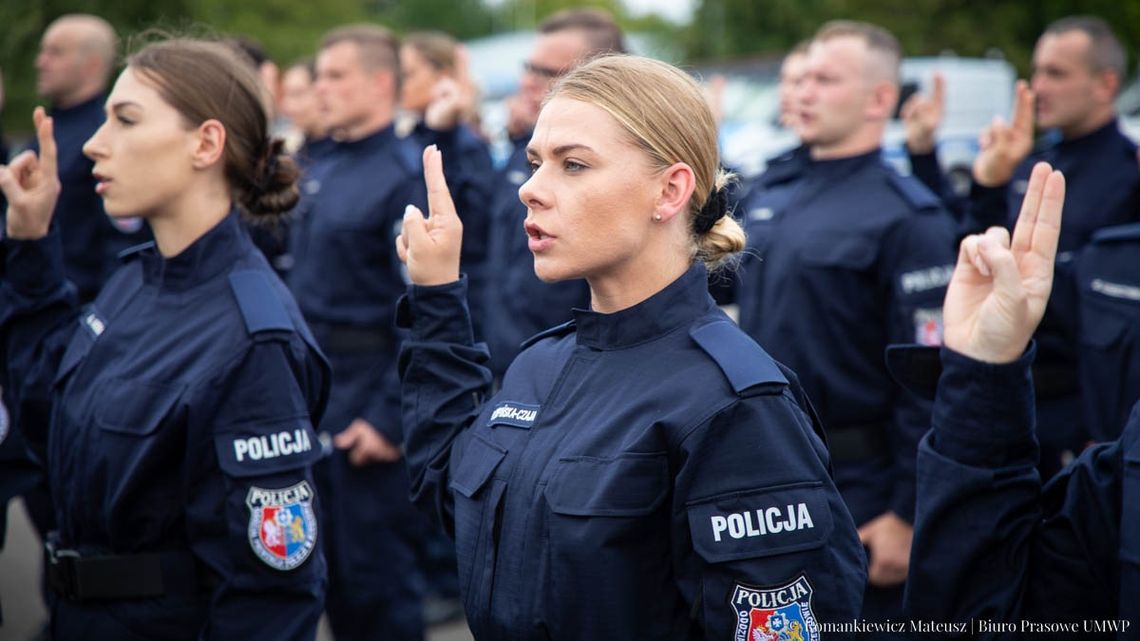 Chętnych do policji jest coraz więcej. Pieniądze i profity też się liczą
