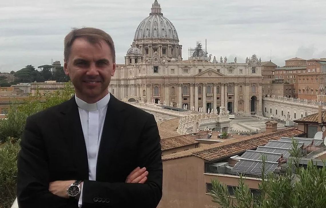 Ksiądz z TVP ukarany przez Watykan za wulgarne wpisy