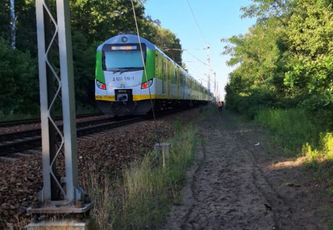 Ksiądz wszedł na tory. Potrącił go pociąg