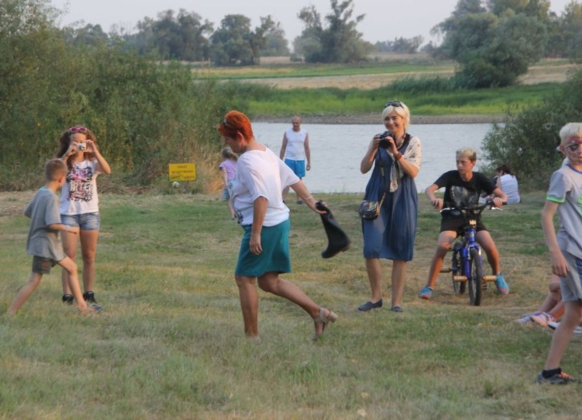 Kto najdalej rzucił gumiakiem Kto najdalej rzucił gumiakiem