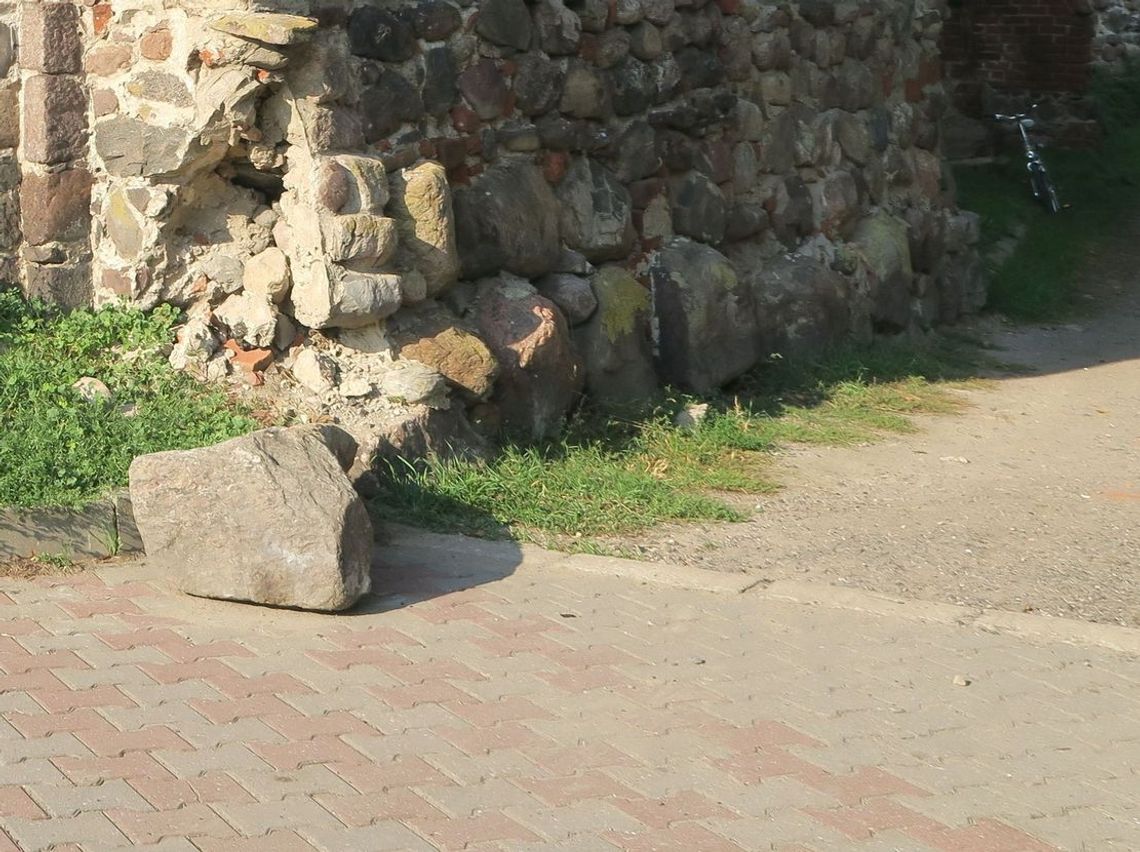 Który osiłek wyrwał 300-kilogramowy głaz? Który osiłek wyrwał 300-kilogramowy głaz?