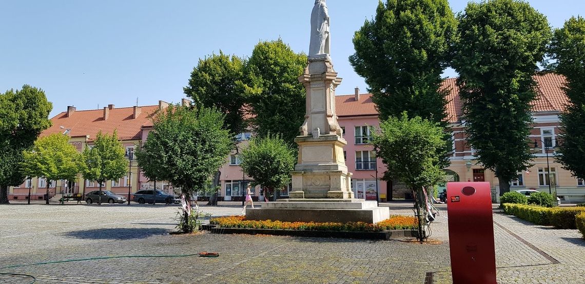 Kurtyna jest, ale chętnych brak Kurtyna jest, ale chętnych brak