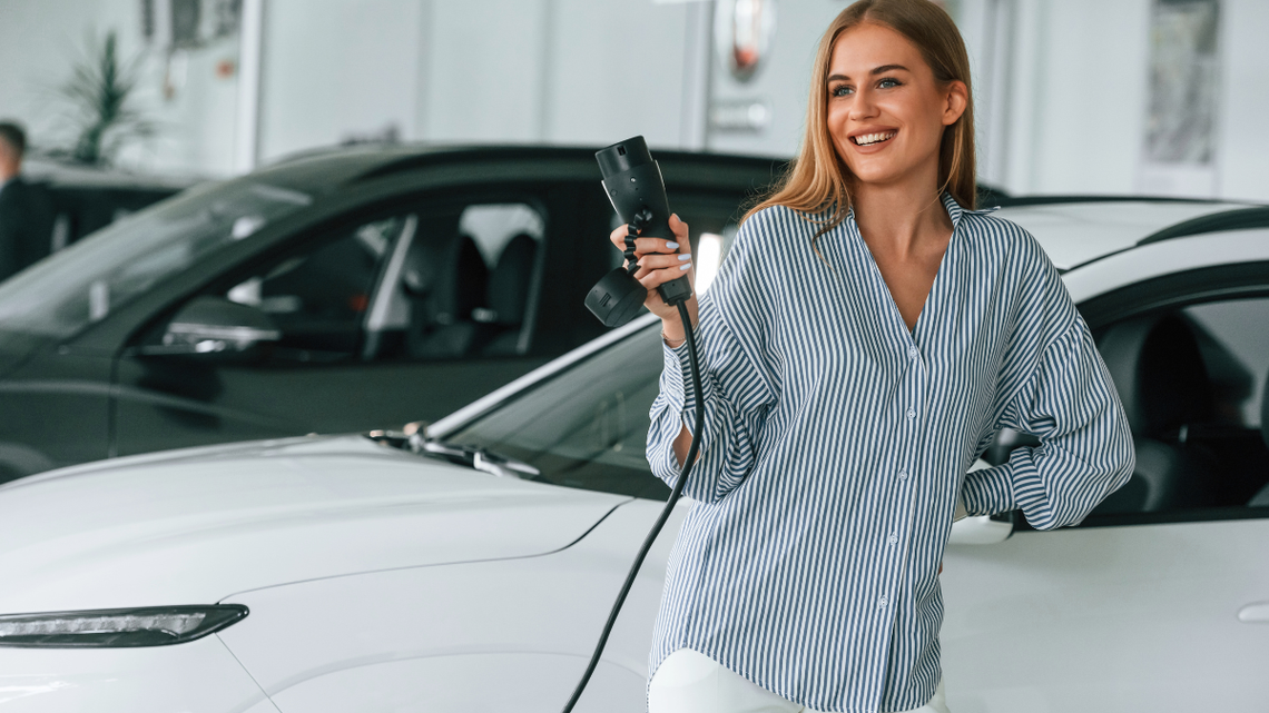 Sprzedaż elektryków stale rośnie. Będzie więcej ładowarek e-aut Sprzedaż elektryków stale rośnie. Będzie więcej ładowarek e-aut