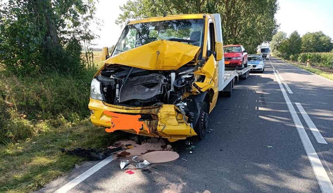 Laweta zderzyła się z busem Laweta zderzyła się z busem