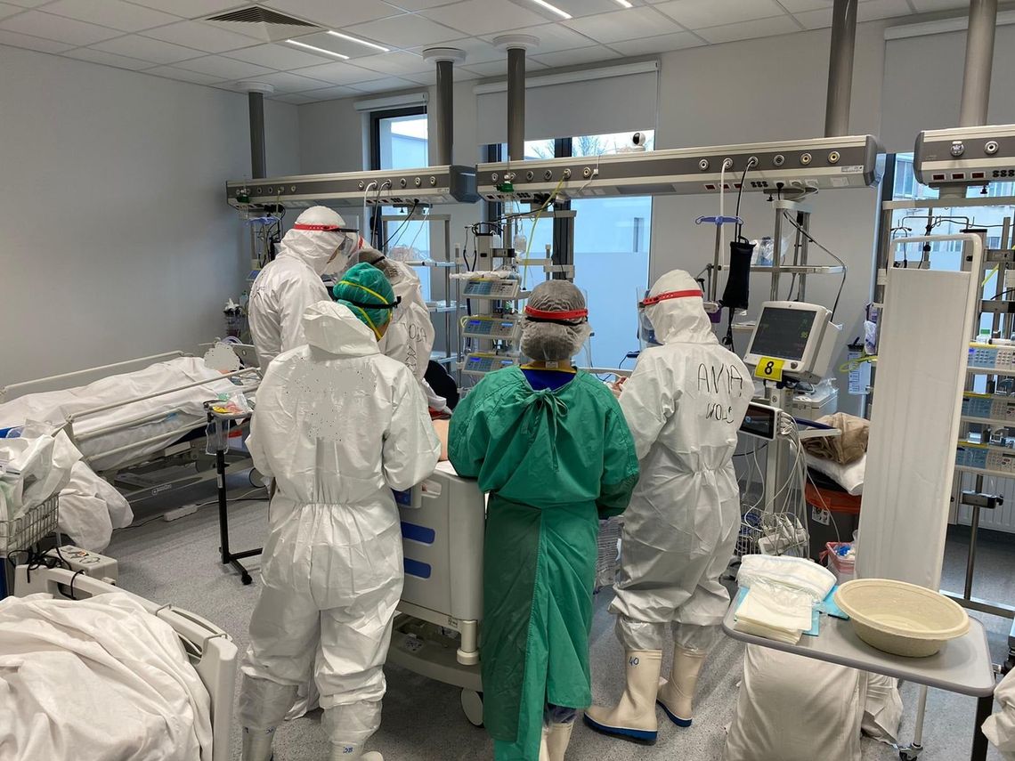 Liczby zgonów w kraju oraz w powiecie przerażają