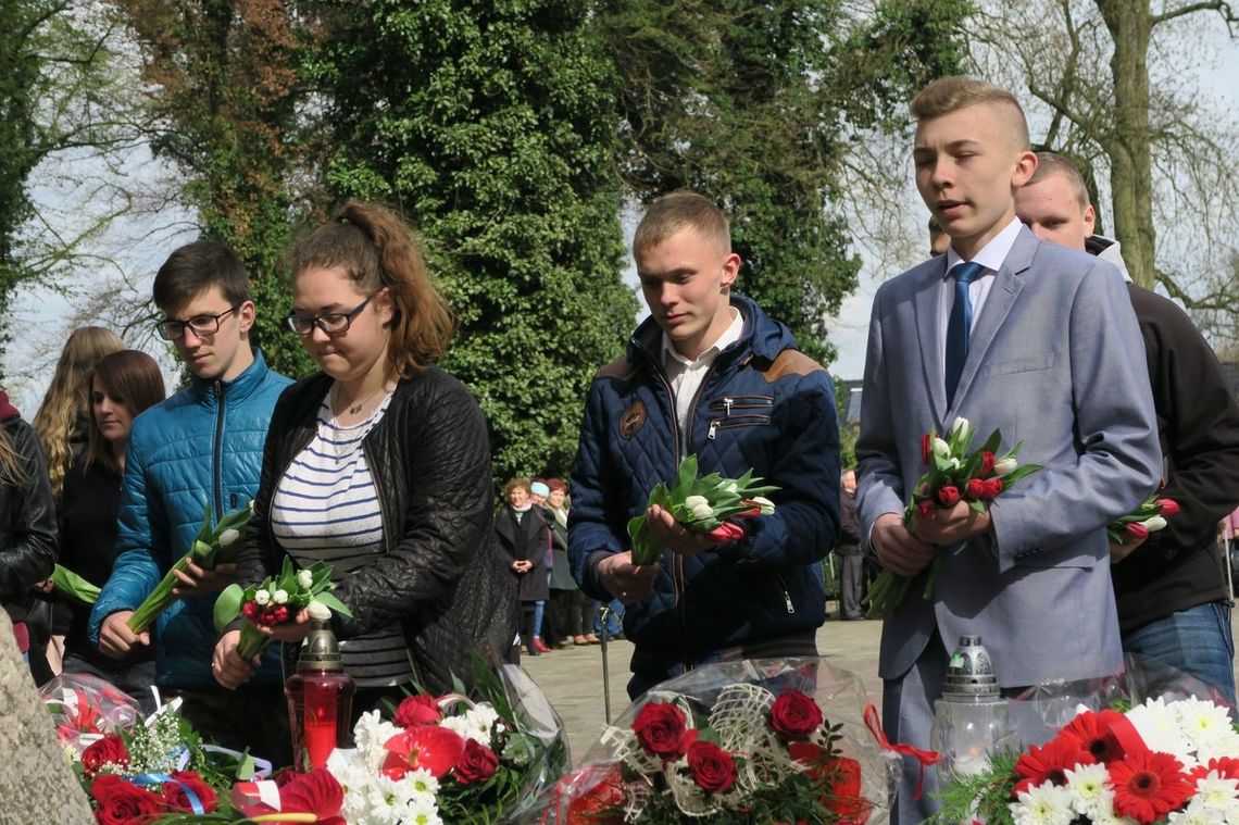 Licznie przybyli, by dać świadectwo, że pamiętają... Licznie przybyli, by dać świadectwo, że pamiętają...