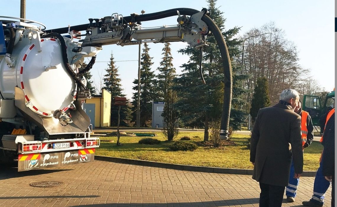 Ma trąbę i nazywa się słoniem Ma trąbę i nazywa się słoniem