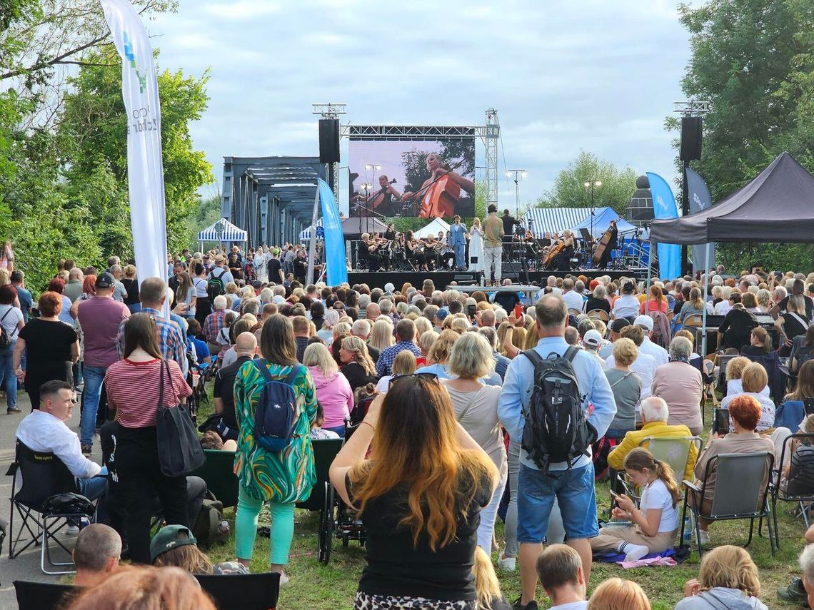 Magia muzyki nad Odrą: Wyjątkowy koncert „La Dolce Vita” na Moście Europejskim w Siekierkach Magia muzyki nad Odrą: Wyjątkowy koncert „La Dolce Vita” na Moście Europejskim w Siekierkach