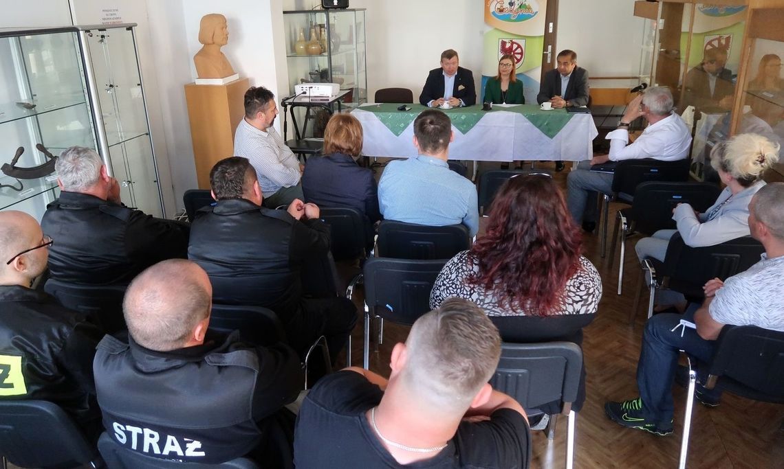 Magiczne liczby zadecydowały o podpisaniu umowy na 1,2 mln zł? Magiczne liczby zadecydowały o podpisaniu umowy na 1,2 mln zł?