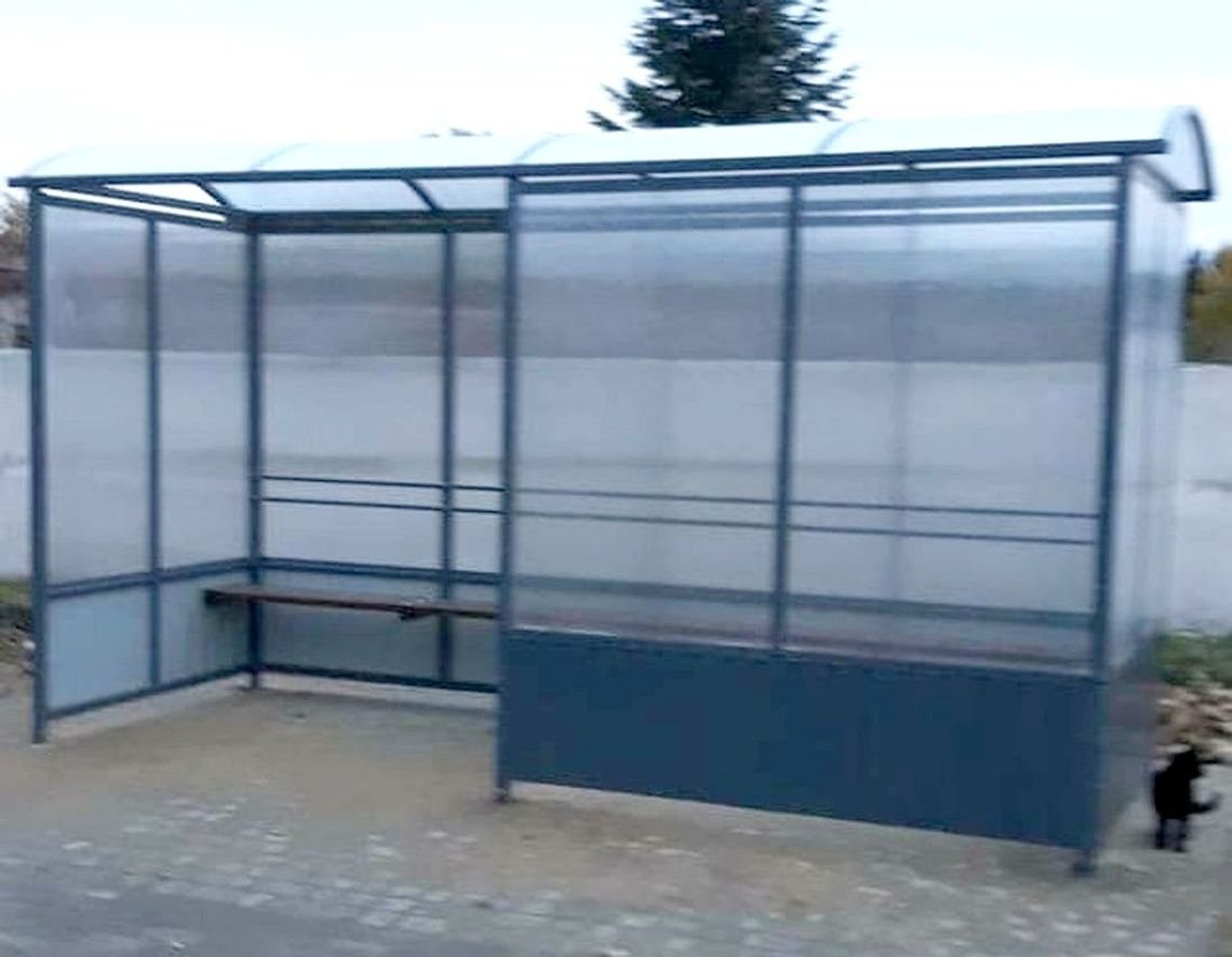 Mają wreszcie wiatę przystankową Mają wreszcie wiatę przystankową