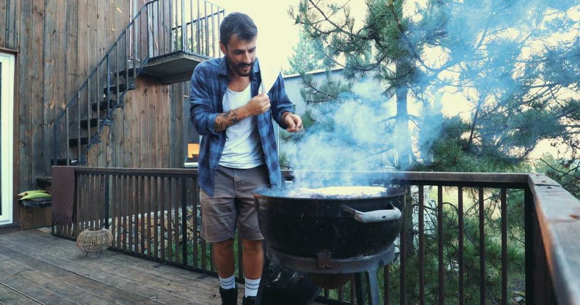 Mandat za ognisko na działce, grillowanie na balkonie. Majówkowe błędy