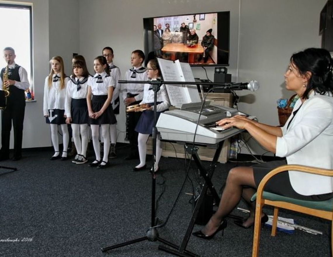 Mali artyści ze szkoły muzycznej przywitani brawami w Seniorze Wigorze