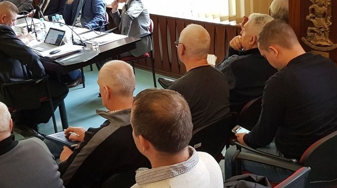 Mali prowokatorzy ze smartfonami