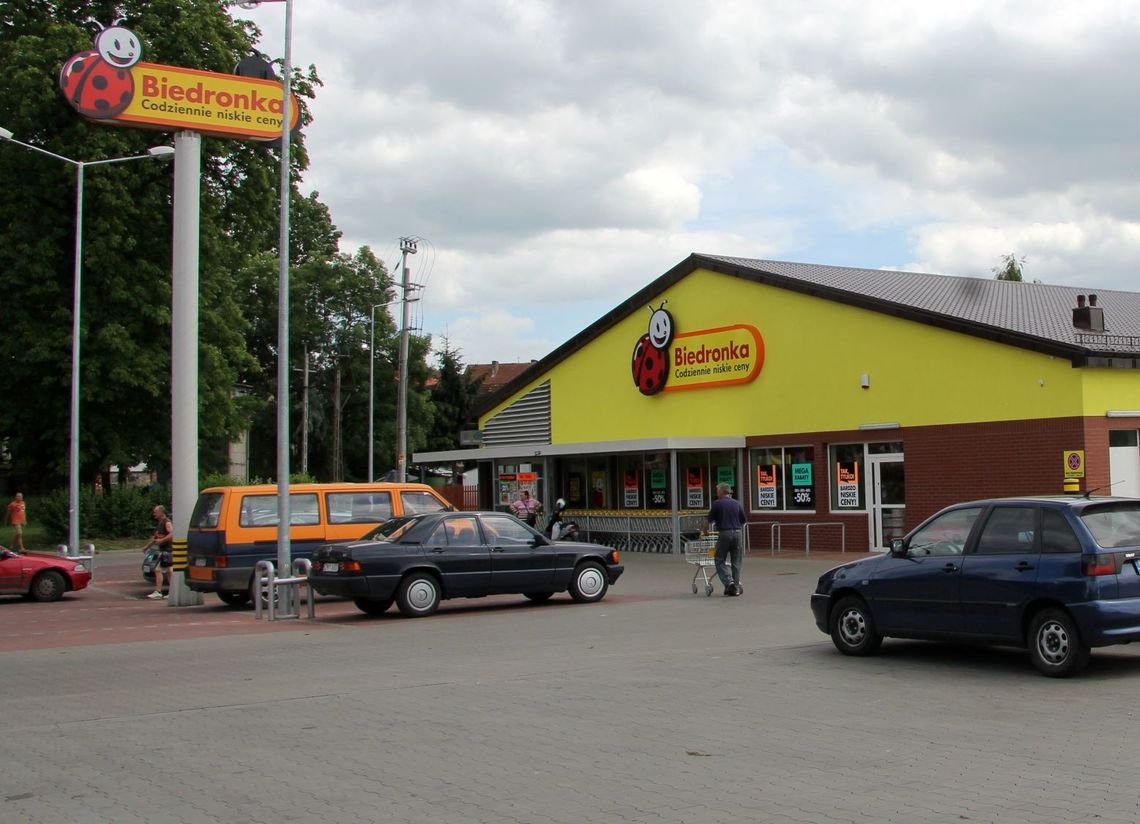 Małolat kradł przed Biedronką Małolat kradł przed Biedronką