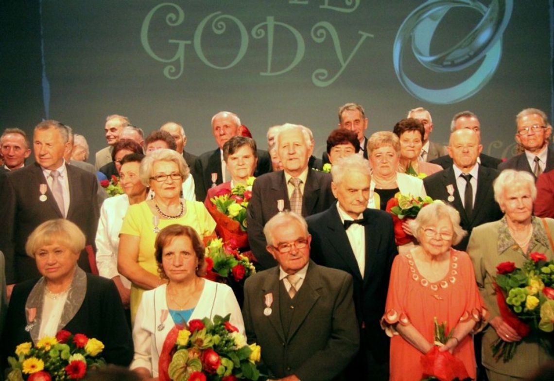 Małżeńskie pary obchodzą jubileusz, więc uhonorują je prezydent i burmistrz Małżeńskie pary obchodzą jubileusz, więc uhonorują je prezydent i burmistrz
