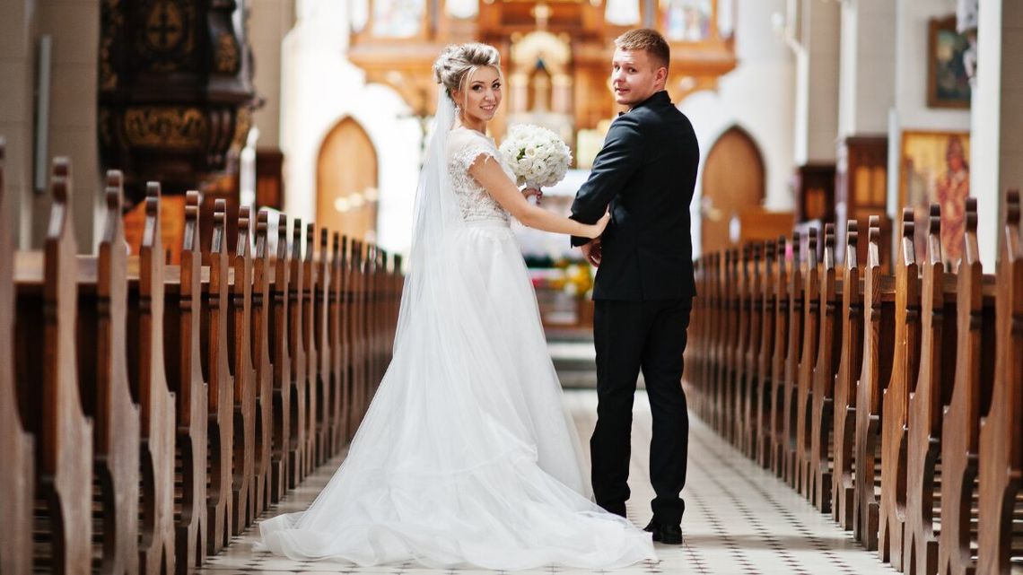 Koniec ery wesel? Polacy biorą śluby coraz później i rzadziej – dane GUS nie kłamią Koniec ery wesel? Polacy biorą śluby coraz później i rzadziej – dane GUS nie kłamią