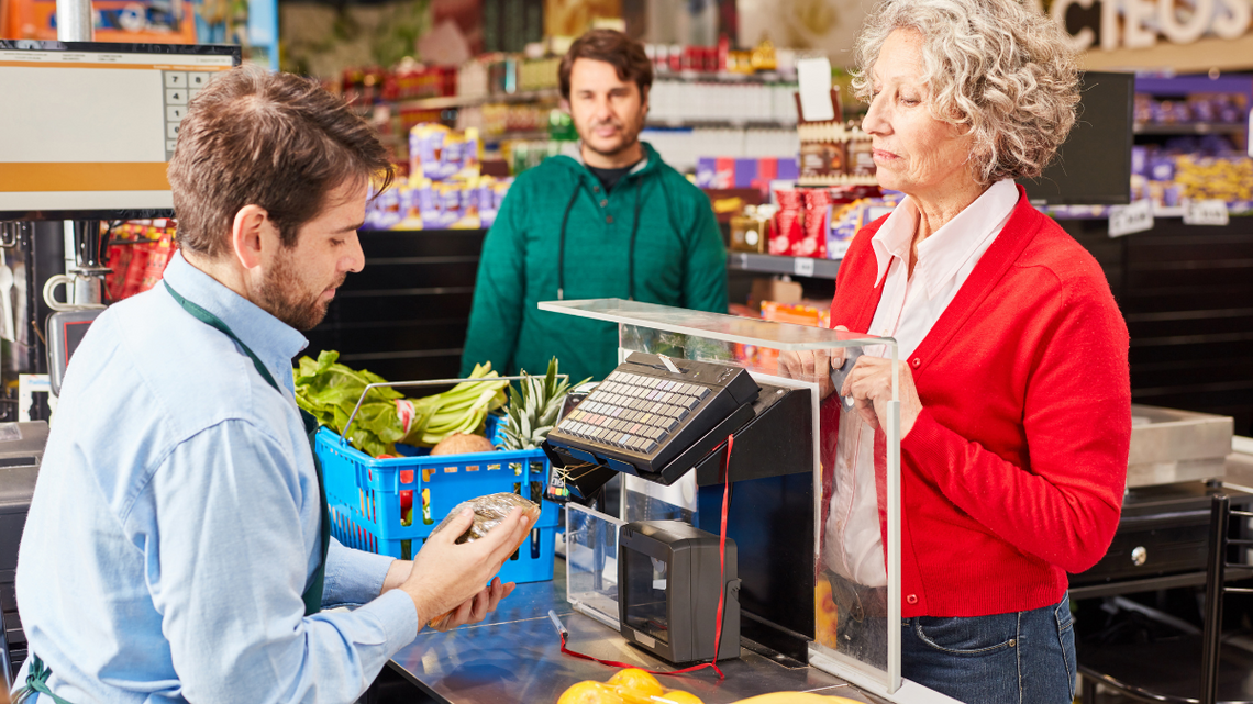 Coraz więcej kontroli skarbowej, coraz więcej z mandatów. Zakup kontrolowany i kary za paragony