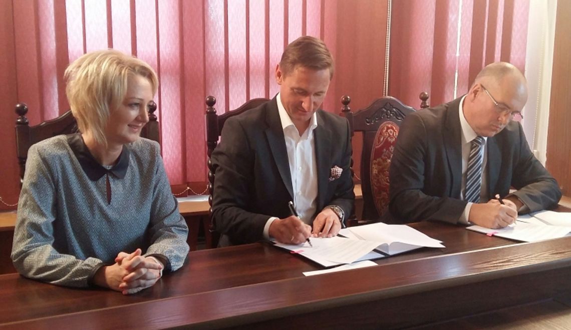 Marszałek Geblewicz i radna Dudar odwiedzą inwestycje drogowe w Gryfinie Marszałek Geblewicz i radna Dudar odwiedzą inwestycje drogowe w Gryfinie