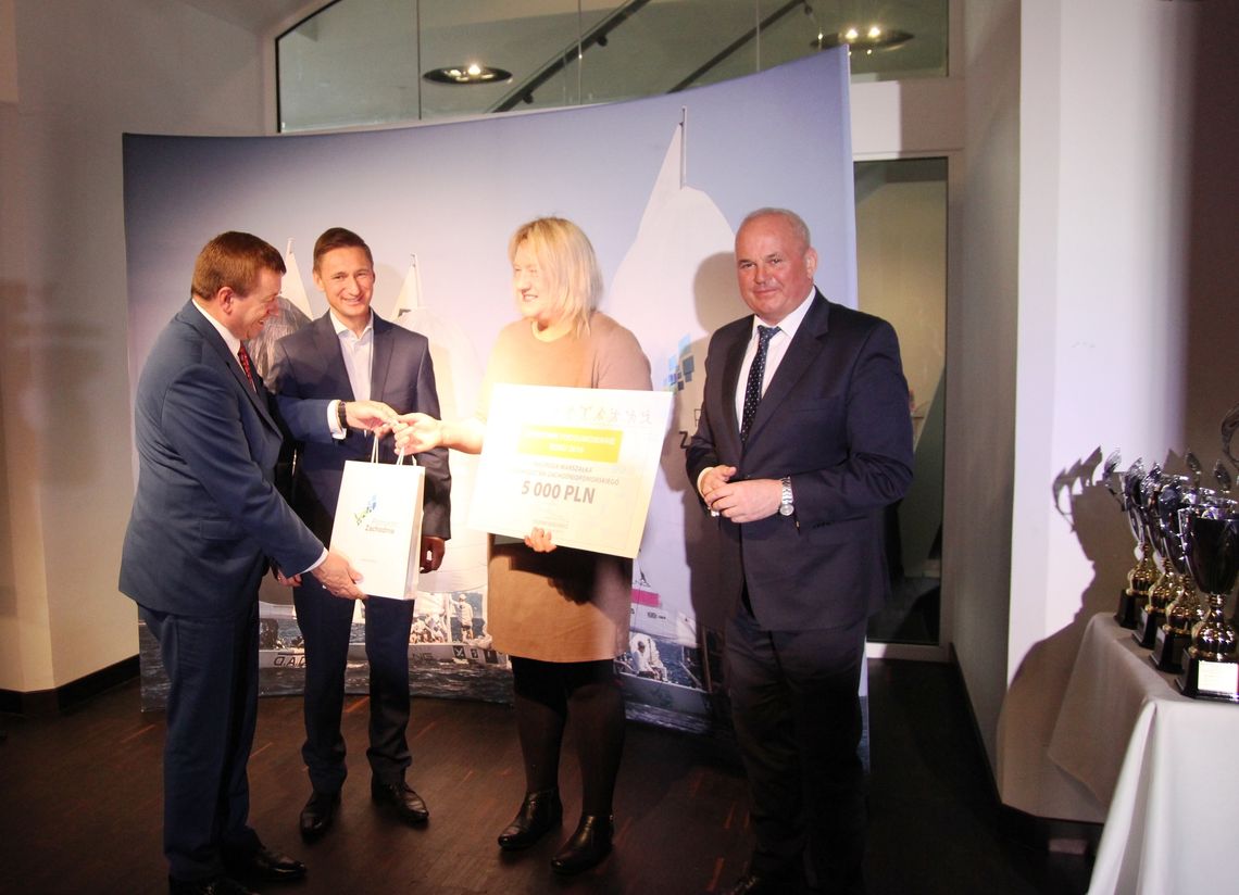 Marszałek ze sportowcami podsumował 2016 rok. Wśród wyróżnionych nasze gimnazjum