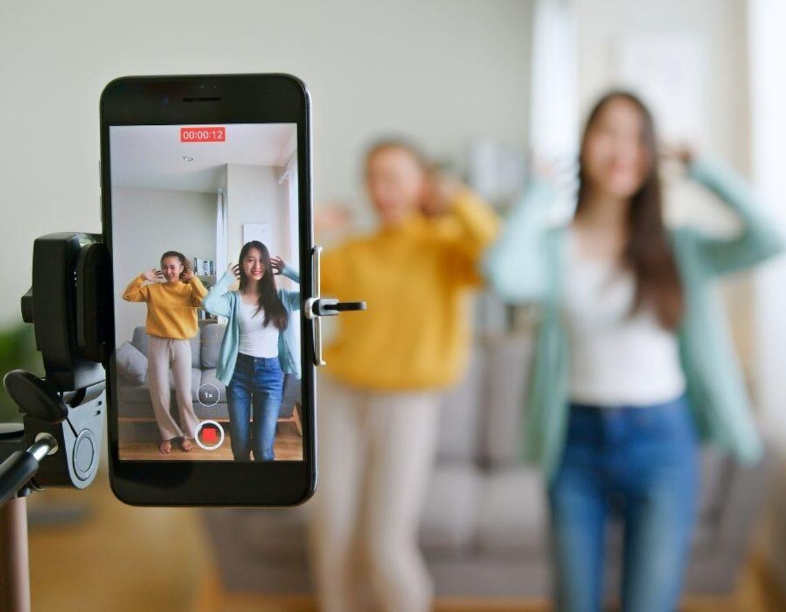 Platformy społecznościowe nie dla dzieci w podstawówkach? Sam zakaz to za mało