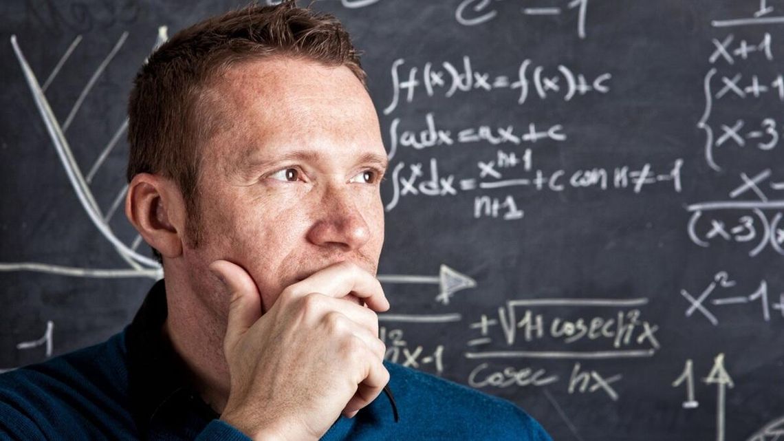 Nauczyciel jako funkcjonariusz publiczny - dodatkowa ochrona, ale i odpowiedzialność karna