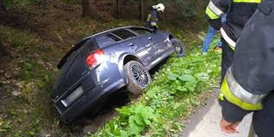 Mężczyzna z dzieckiem w wózku nagle wszedł pod samochód Mężczyzna z dzieckiem w wózku nagle wszedł pod samochód