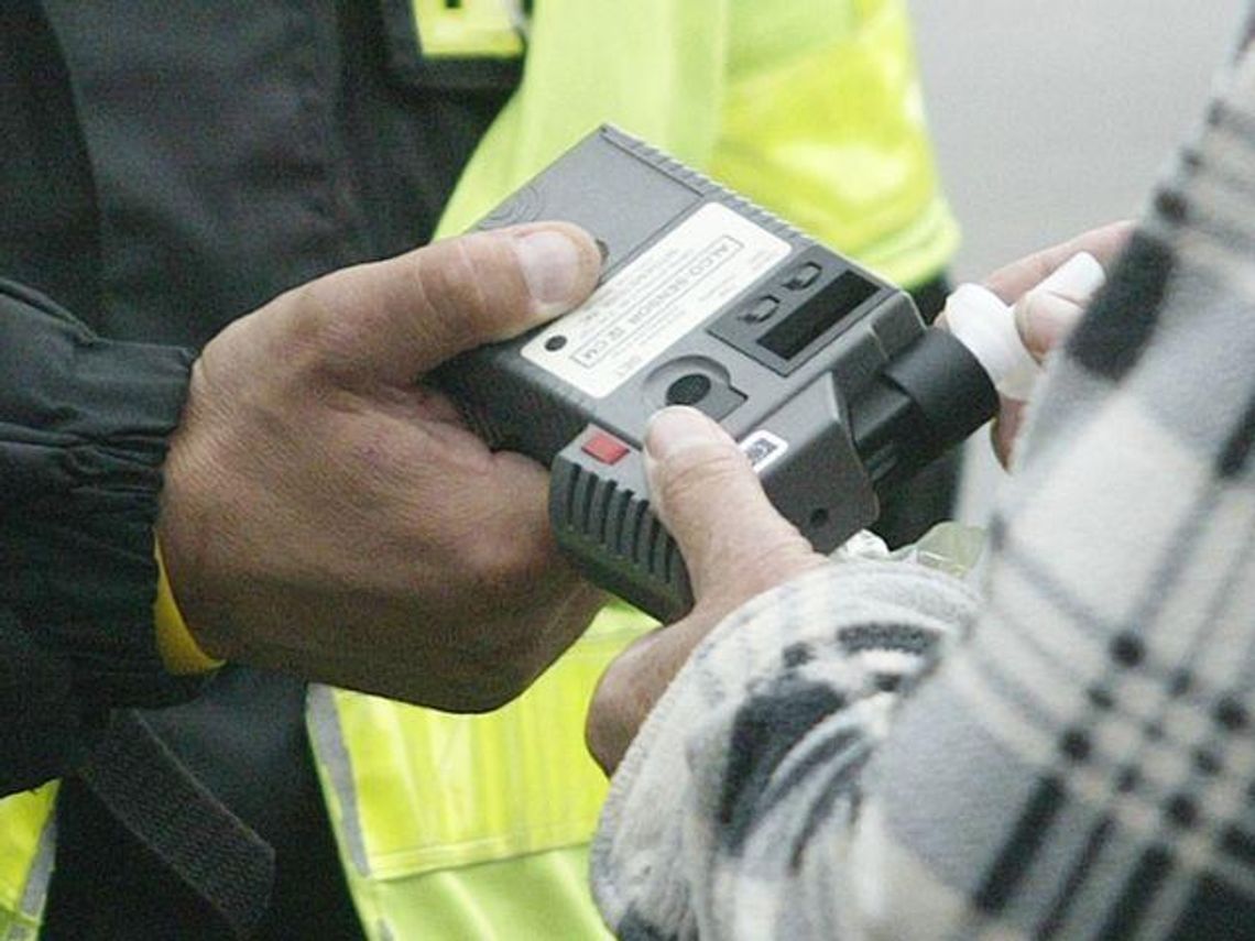 Miał 3 promile alkoholu we krwi i jeździł po Gryfinie. Podobno nadal kpi z policji