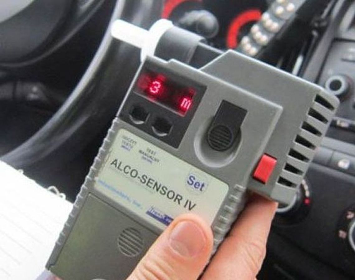 Miał 3,5 promila alkoholu we krwi. Wpadł, bo auto nie miało tablicy rejestracyjnej