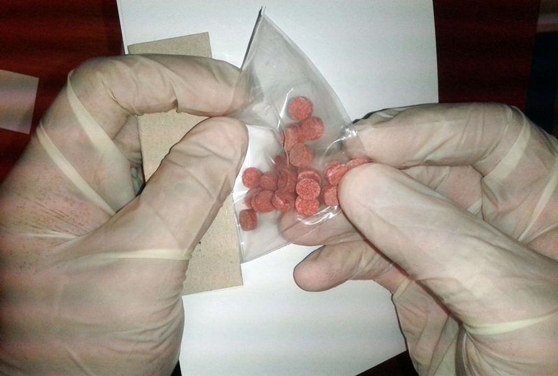Miał 66 tabletek ekstazy. Grozi mu do 3 lat pozbawienia wolności Miał 66 tabletek ekstazy. Grozi mu do 3 lat pozbawienia wolności