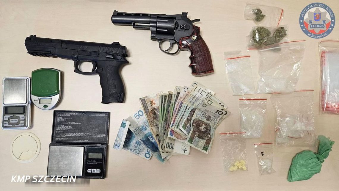 W domu miał zróżnicowany "arsenał" Przeważały narkotyki W domu miał zróżnicowany "arsenał" Przeważały narkotyki